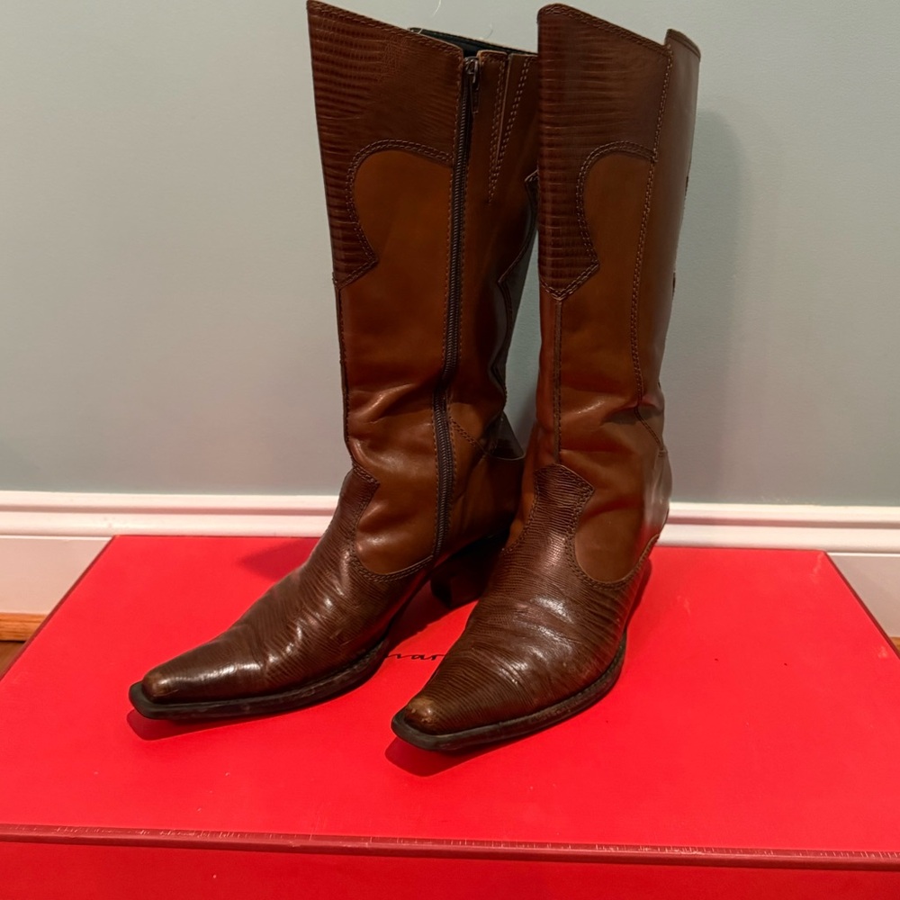Luxurious Brown Leather Cowboy Boots - Picture 2 of 8